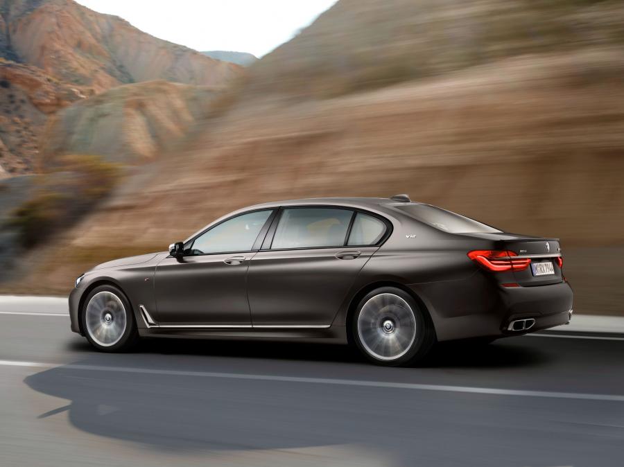  BMW M760Li xDrive (G12) 2016 года  (WW) (фото 20 из 25)